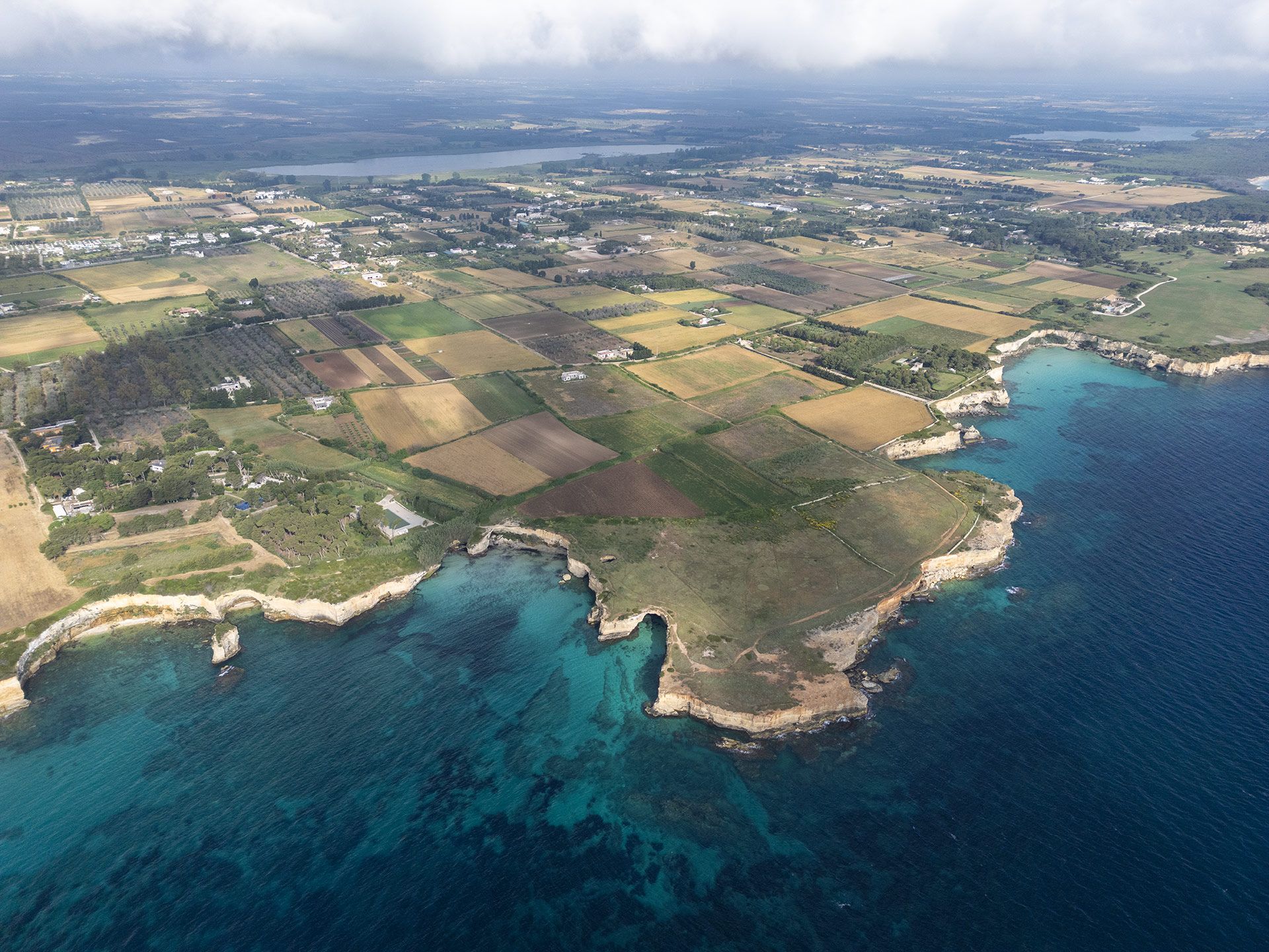 La baia del Mulino d'Acqua e sulla destra la baia Morrone